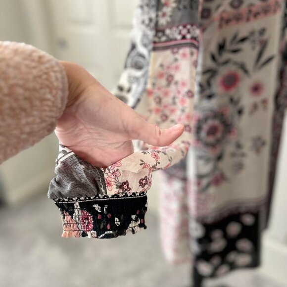 Women's Beautiful Floral Patch Dress with Sheer Split Sleeves and Smocked Wrists - Picture 6 of 16